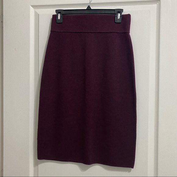 CLUB MONACO 100% Wool Pencil Skirt w/ Front Slit, size Small, Wine, Like NEW $59 - Picture 2 of 3